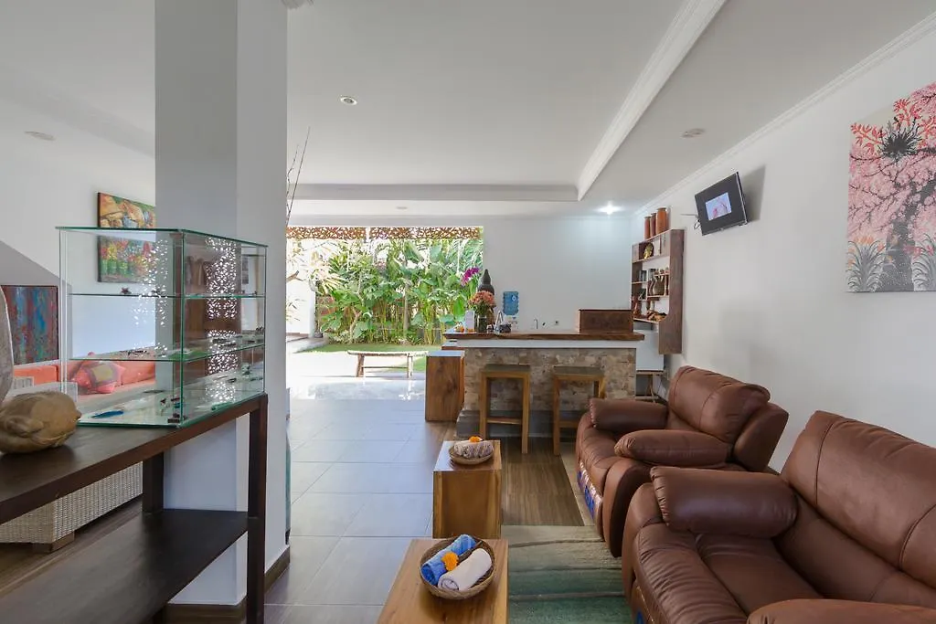 塞米亚克 Bening House Batubelig酒店